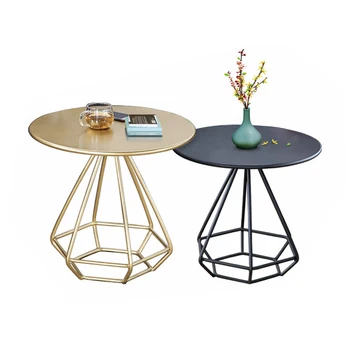Диван в гостиной в скандинавском стиле, простой маленький семейный железный мини-угловой столик, балконный чайный поднос, креативный круглый боковой стол