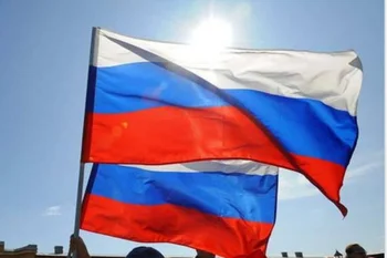 Полиэфирная ткань с национальным флагом России 90*135 см